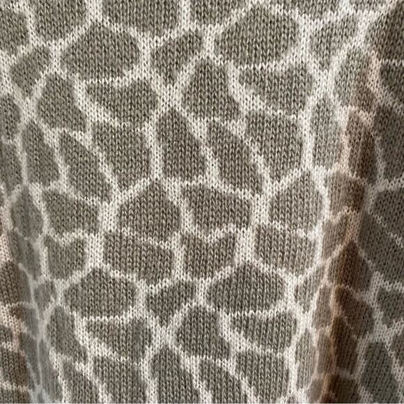 Wooden Ships Grey Giraffe Print Crew Neck LS Sweater Wool Blend Size S/M Cozy - Picture 6 of 13